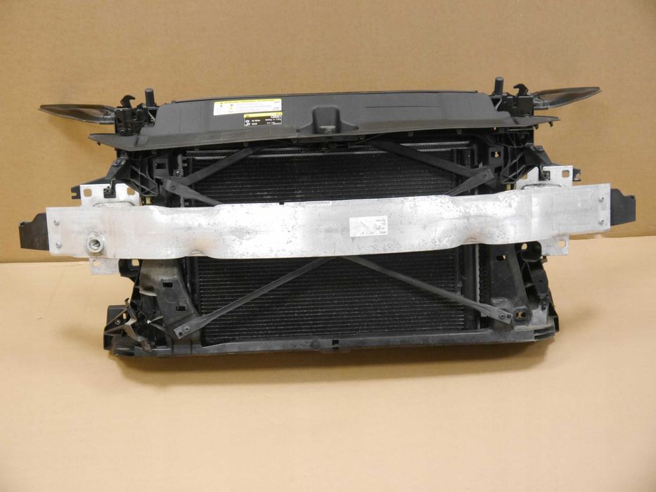 AUDI TT 8S Передня панель телевізор