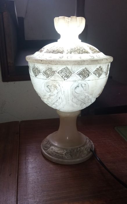 Candeeiro antigo em Pedra Alabastro
