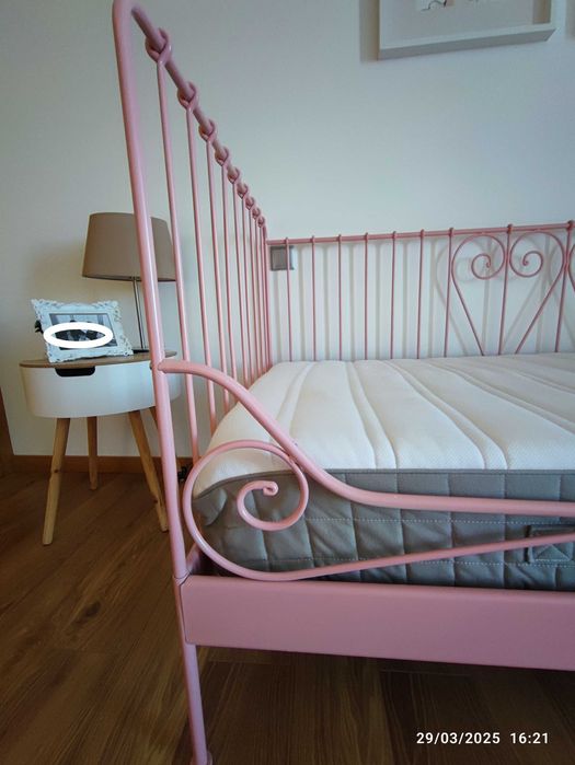 Cama de criança/menina em ferro cor de rosa e colchão 90 X 200cm.