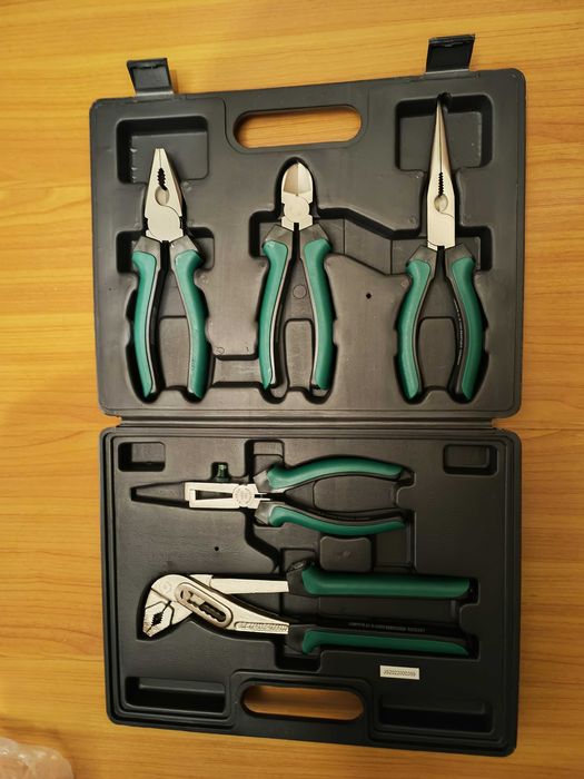 Mala com 5 alicates Bruder Manesmann