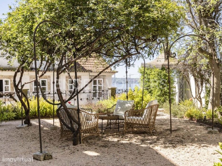 Palacete do Século XIX com Vista Panorâmica sobre Lisboa