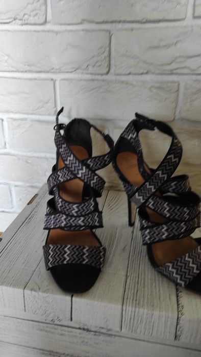 Sandały na obcasie rozm. 37