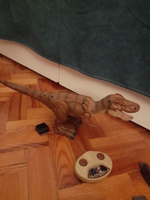 Dinossauro T-Rex telecomandado
