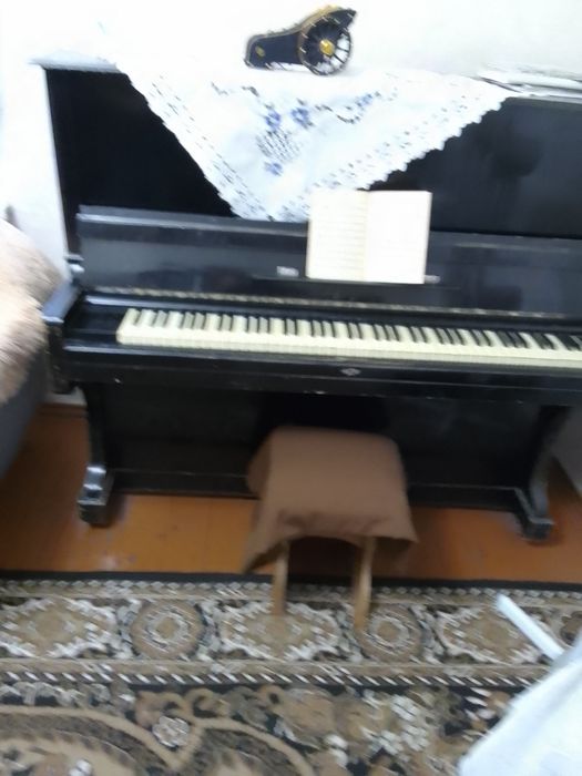 Продам піаніно 2000 грн.
