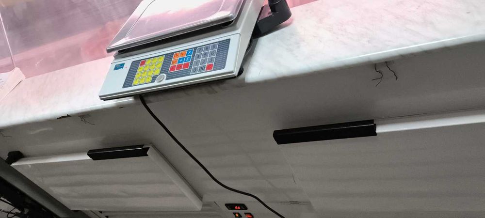 Холодильні вітрини Gold 2м (від +2 °C до +8 °C)