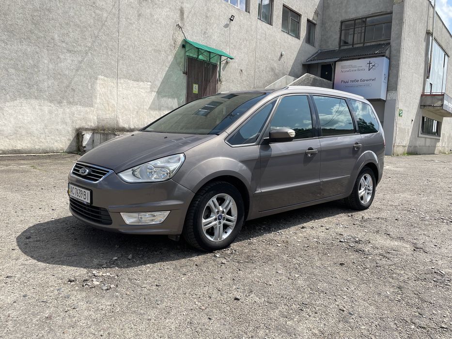 Сімейний автомобіль Ford Galaxy