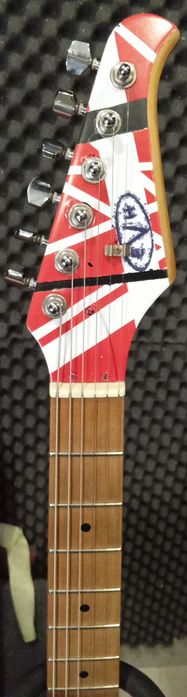 Guitarra estilo EVH “Frankenstrat” – Custom | Excelente estado