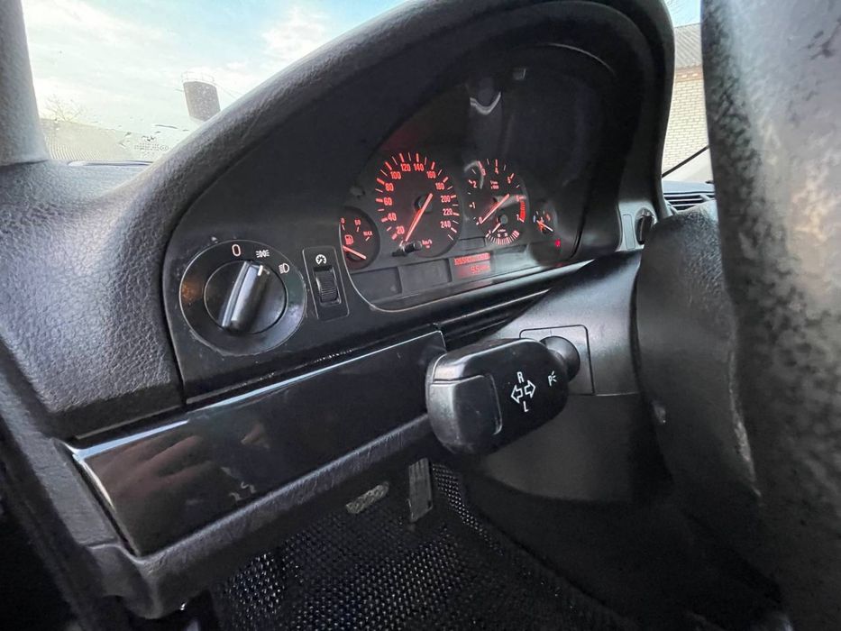 Бмв е39 525 2000 рік