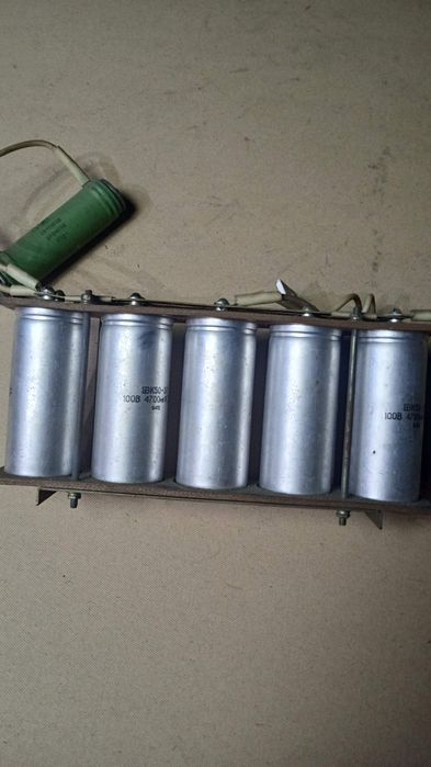 Конденсатори 4700мк 100в