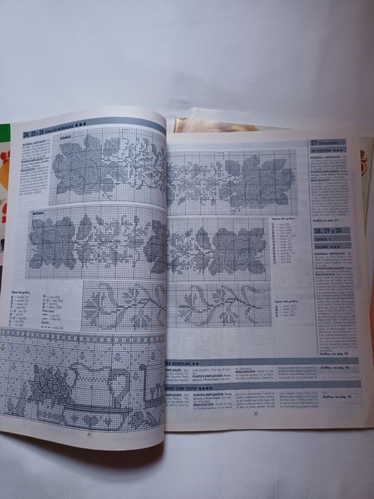 Revista "Labores" com suplementos