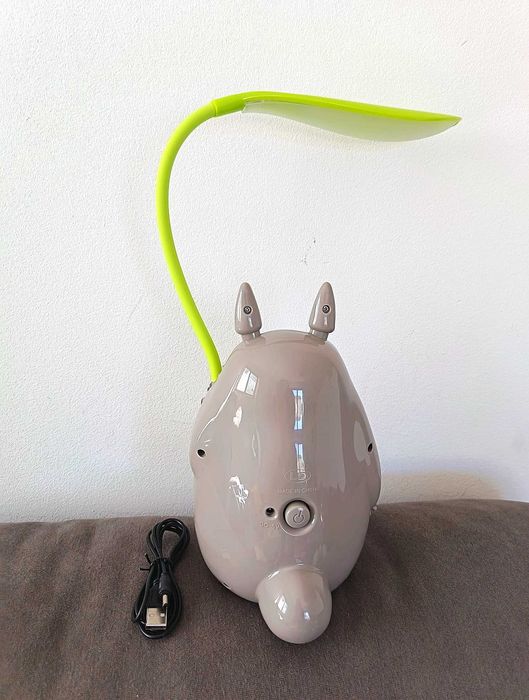 Lâmpada Totoro (Dois modos de iluminação.)