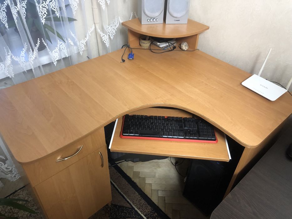 Продам компютерний стіл