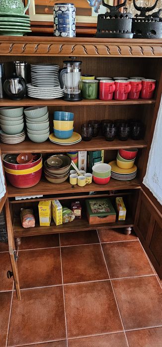 Vitrine / louceiro / biblioteca