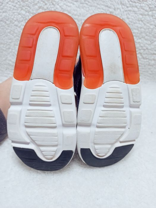 Оригінал NIKE AIR max,27 розмір,устілка 17.5 см,кросівки для дівчинки