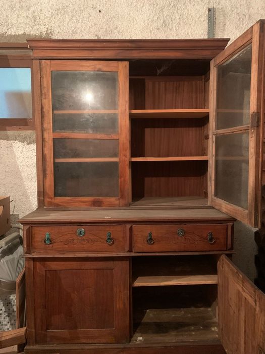 Armário antigo de madeira ( negociável)