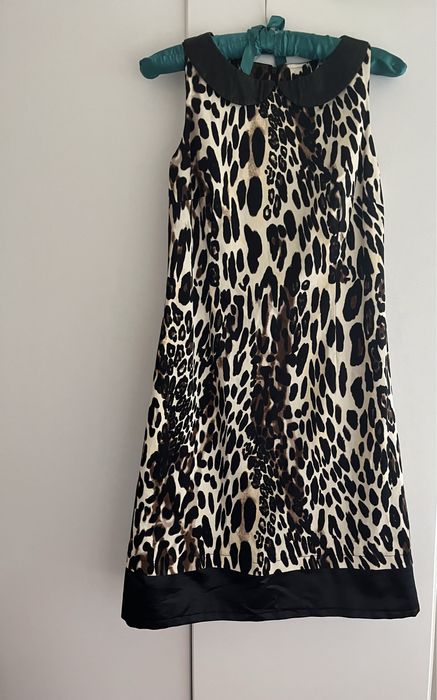 sukienka w panterke elegancka okazyjna