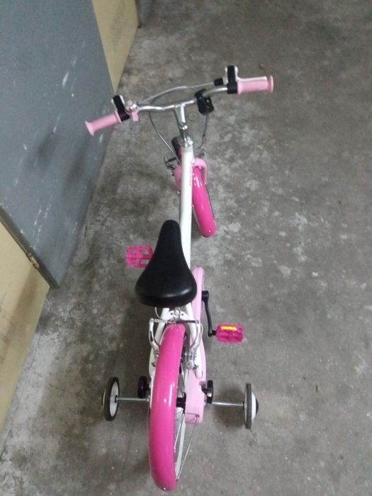 Vendo bicicleta de criança com capacete