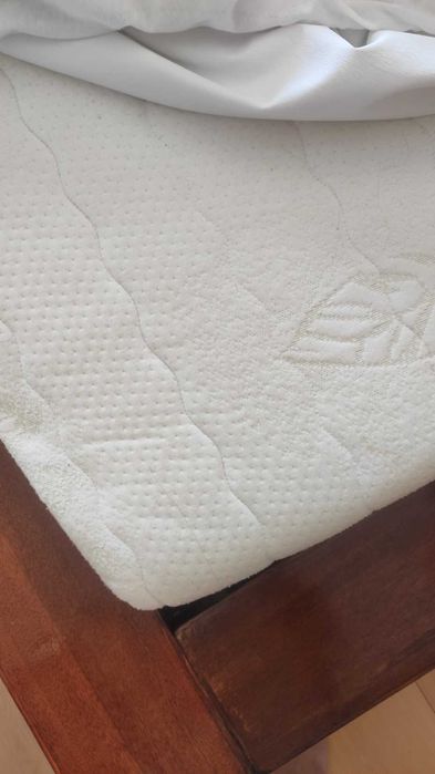 Mobília de quarto completa em castanho - OFERTA: Colchão látex