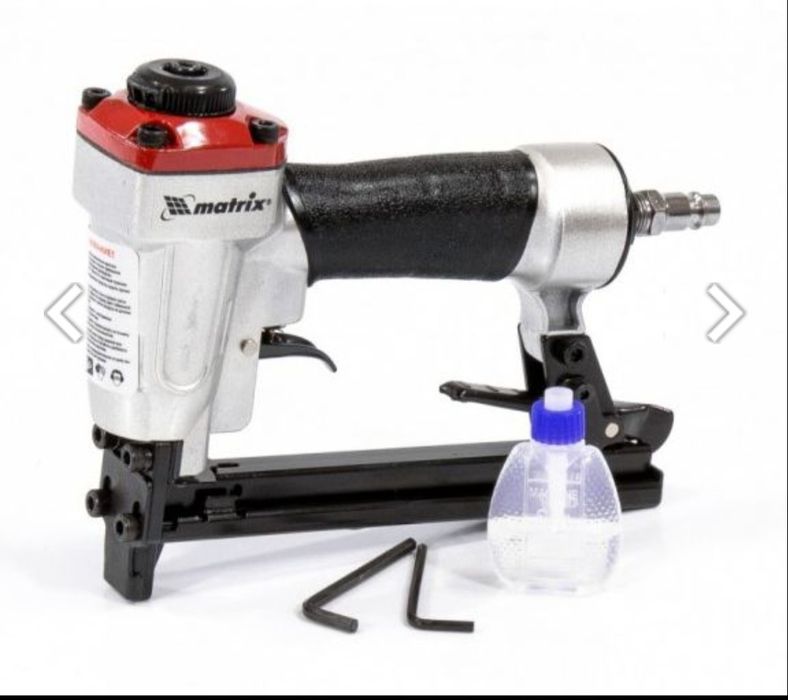 Степлер пневматический.