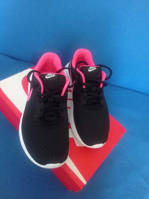 Продамк росовки Nike