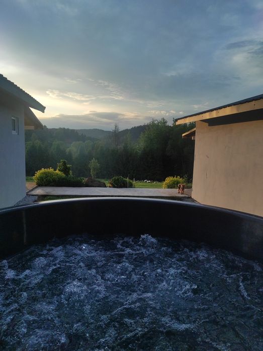 Wolne Domki z balia jacuzzi nad jeziorem, góry Bieszczady