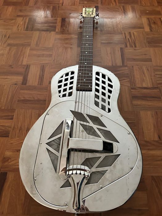 Resonator Guitar - Regal RC 51 (anos 2000) Descida Temporária de Preço!