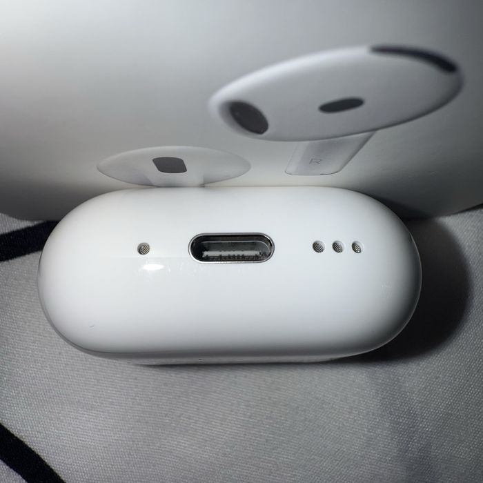 Apple AirPods 4 ANC IDEAL (etui gratis)