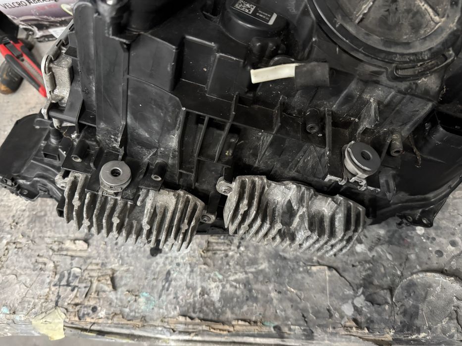 Farol Xenon direito BMW F30/31 serie 3