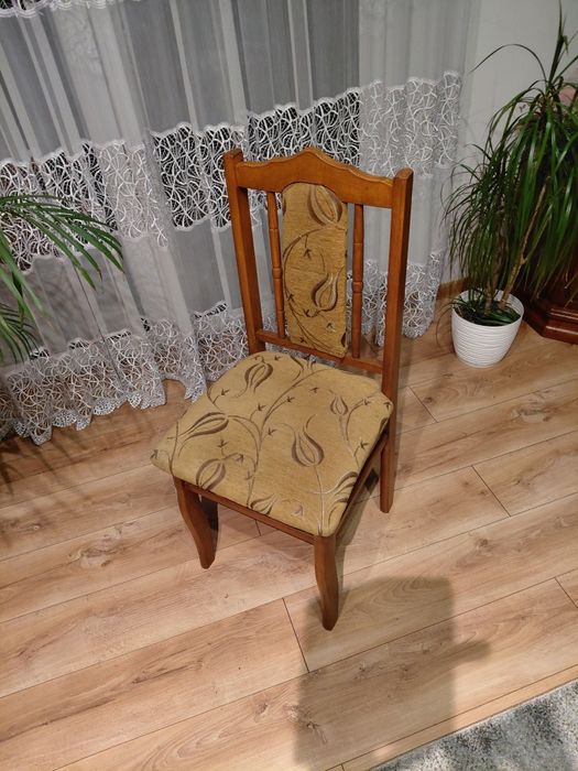 Sprzedam 10 krzeseł