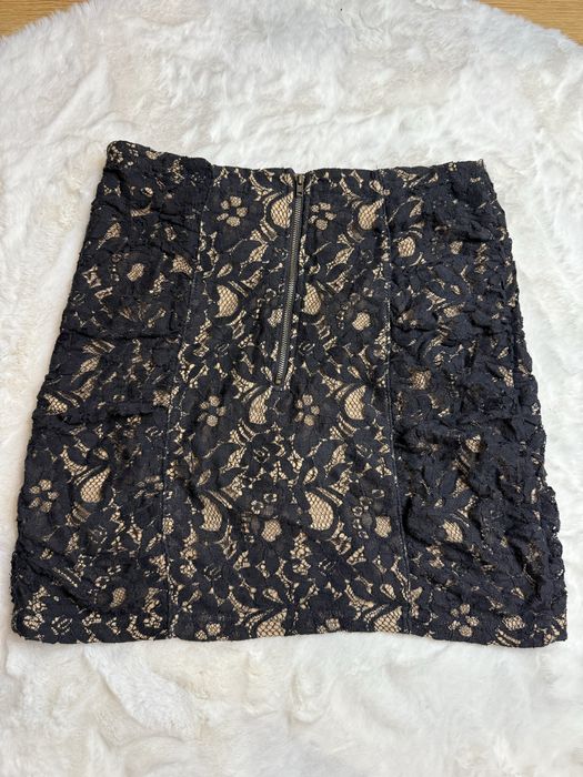 Spódnica czarno beżowa spódniczka z koronkowymi kwiatkami