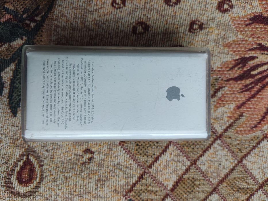 iPod красного цвета под ремонт или на запчасти