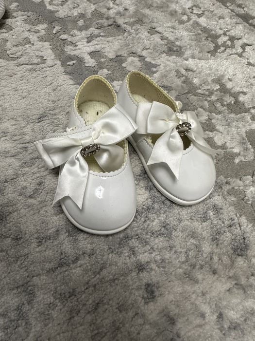 Взуття для дівчинки.Святкові туфельки