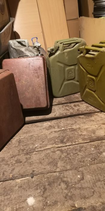 Канистры метал 20 л .