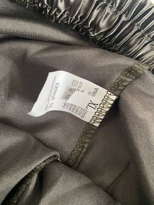 Satynowe spodnie z lampasami khaki s/m