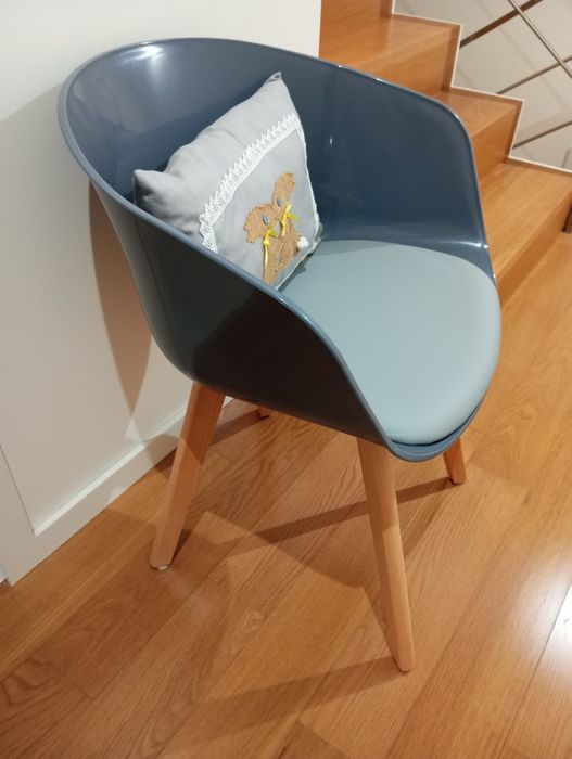Cadeira cinza nova