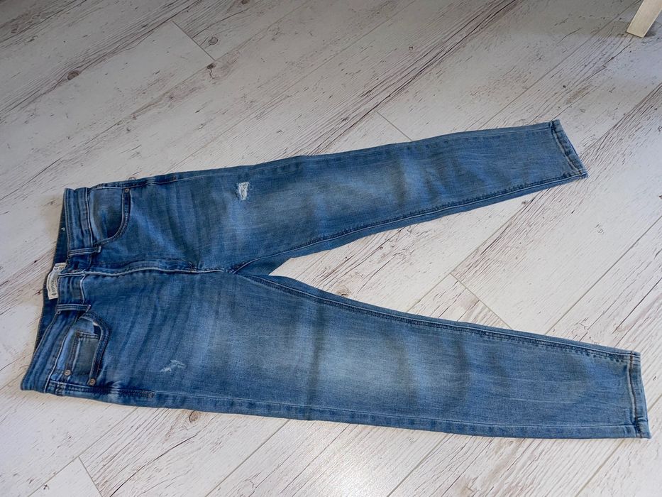 Jeansy stradivarius 40