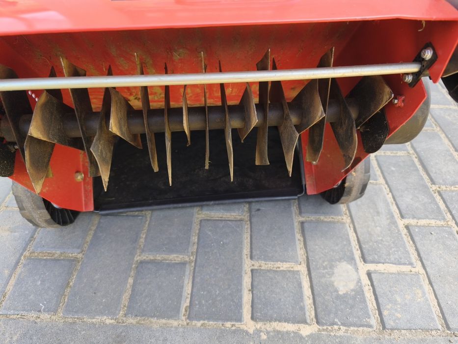 Wertykulator spalinowy Einhell GC-SC 4240 P