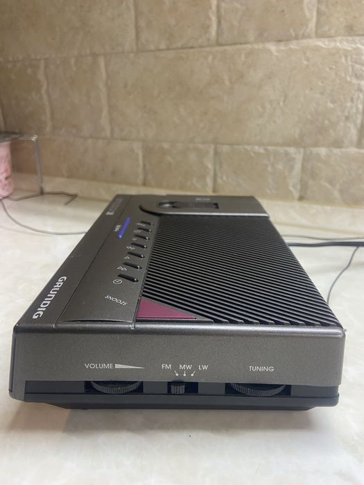 Grundig Sonoclock 38 радіо будильник