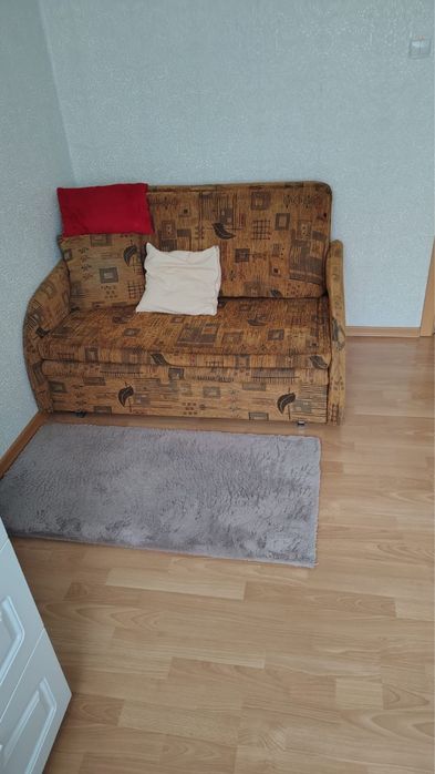Sofa dwuosobowa.