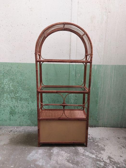 Estante Vintage dos Anos 60, em vime e vidro.