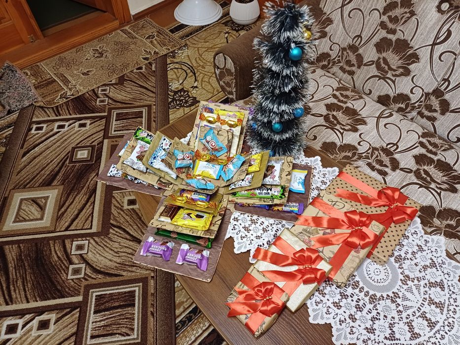 Коробочка із солодощамт