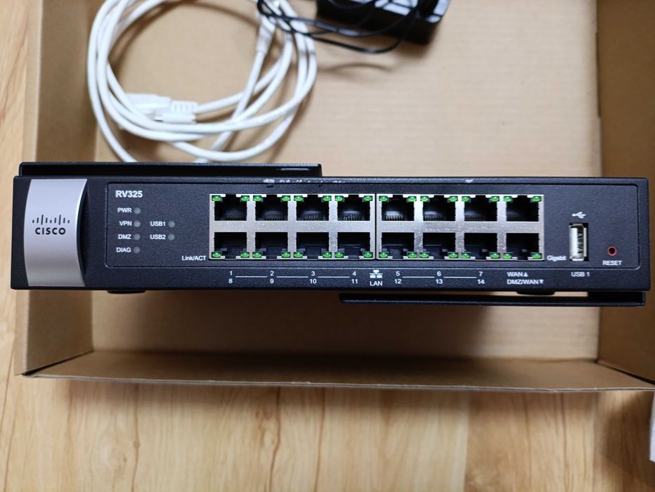 Двух гигабитный WAN VPN-маршрутизатор Cisco RV325