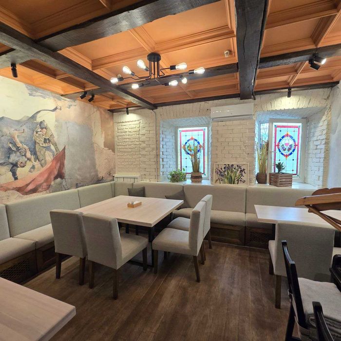 Ресторан з обладнанням та меблями вул. Мала Житомирська, Золоті ворота