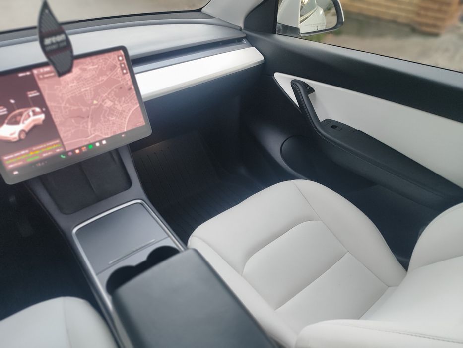 Tesla Model Y 21 р. 82 кВ. Київ