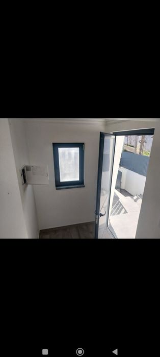 Portas e Janelas com Caixilharia de Alumínio e Vidro Duplo