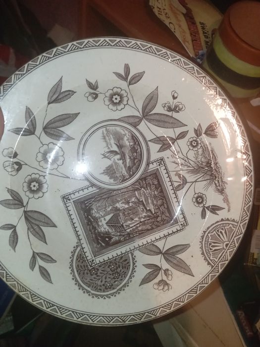 Lote de pratos va e Sacavém e um sem marca
