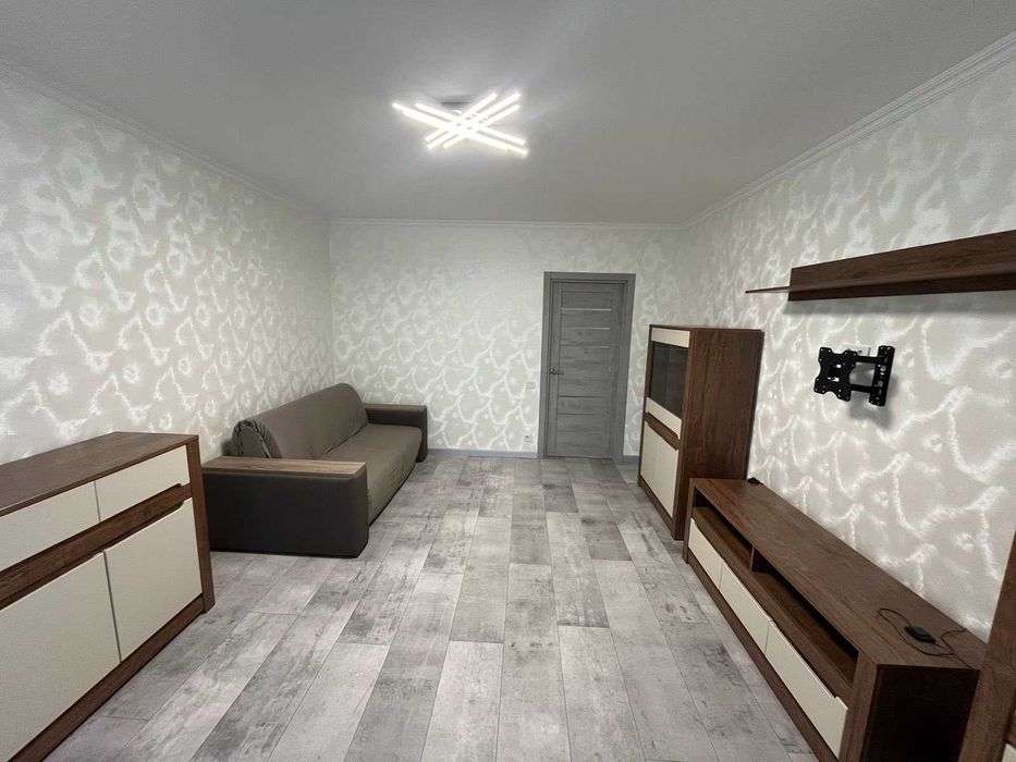 2к квартира На Озерній біля Агори