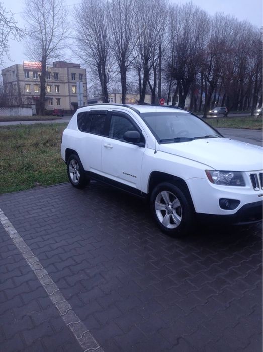 Гарний jeep compass