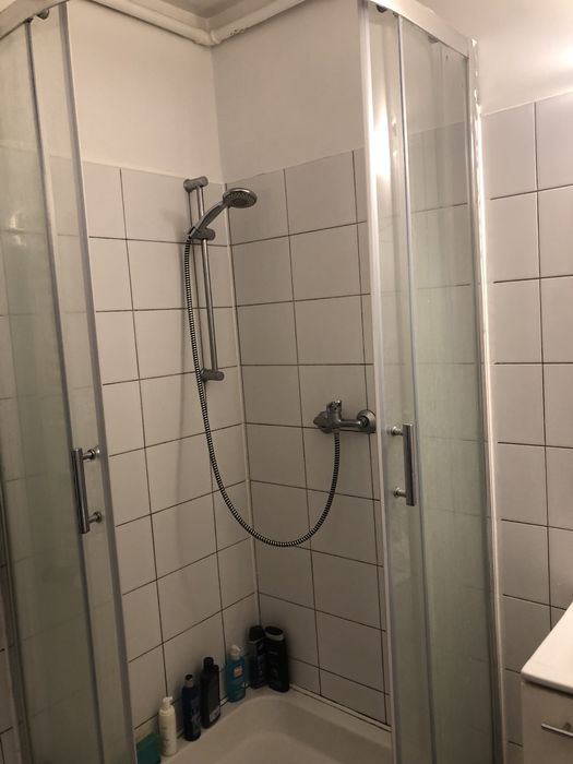 Pokoj jednoosobowy w mieszkaniu 4-pokojowym z balkonem