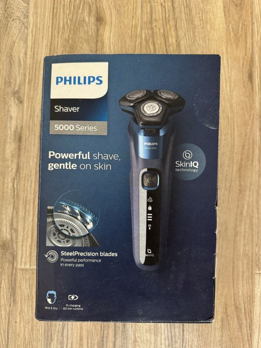 Philips Series 5000 Electric Shaver S5585 – Excellent Condition